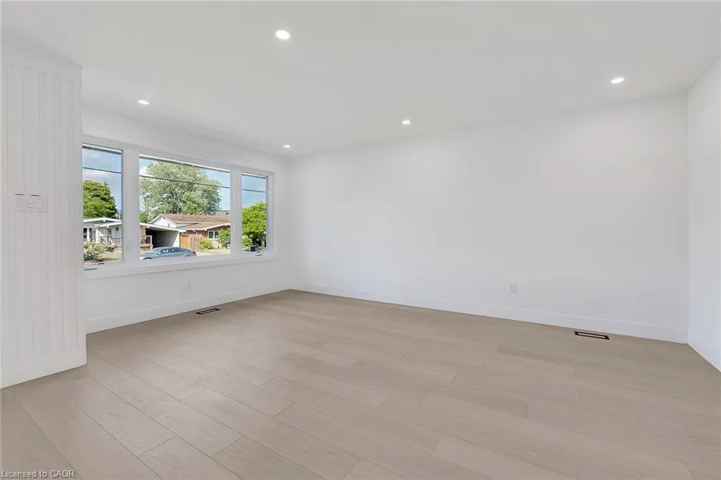 4 Lilacside Drive