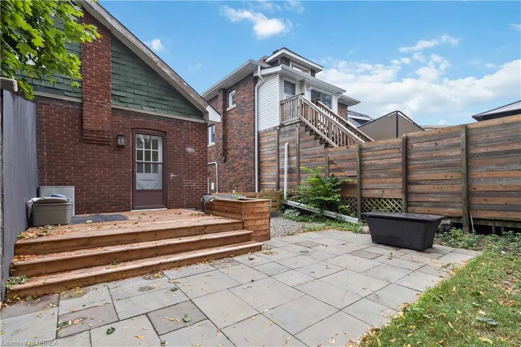 132 Dundas Street
