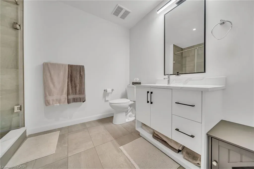 741 King Street W, #906