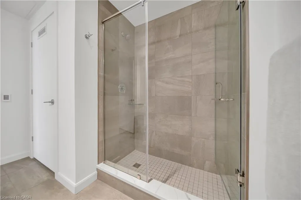 741 King Street W, #906