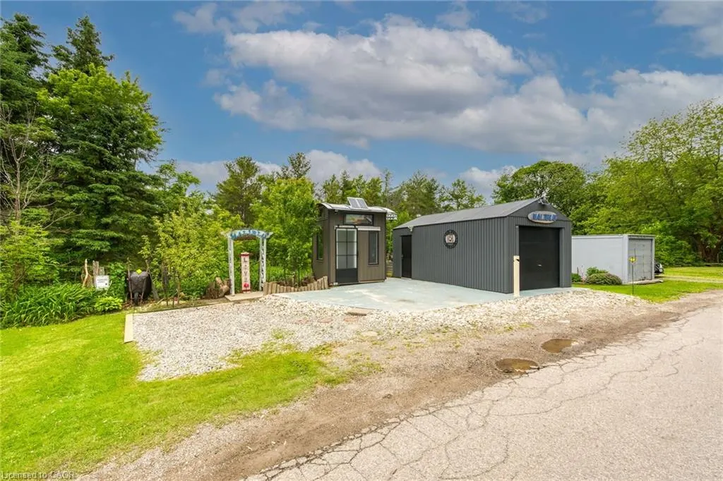 2090 Lakeshore Road
