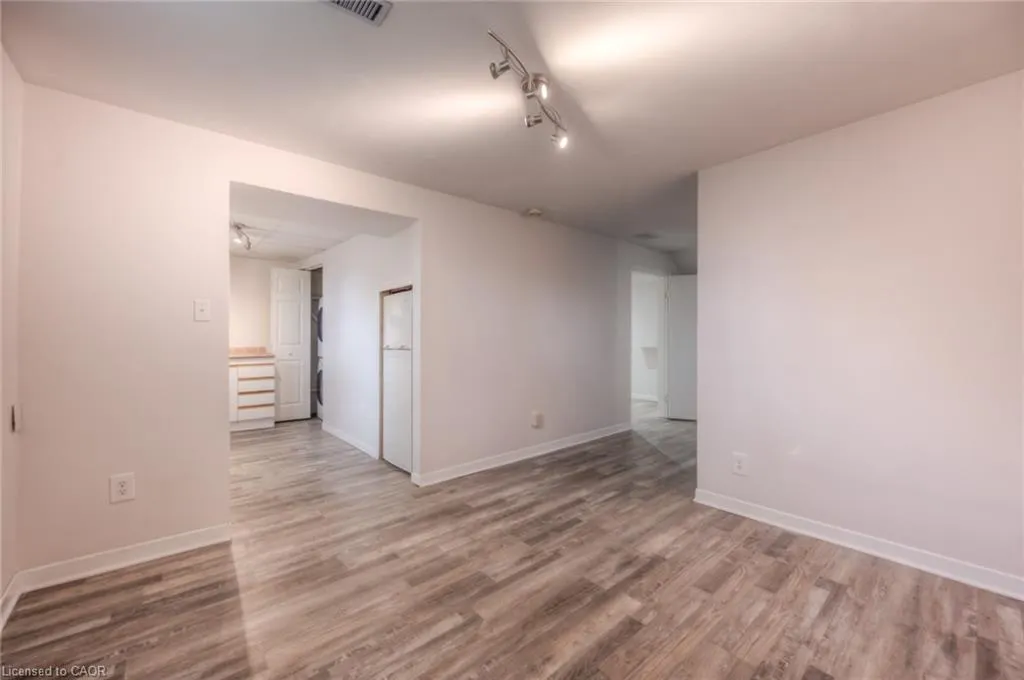57 Kingswood Drive, #LOWER