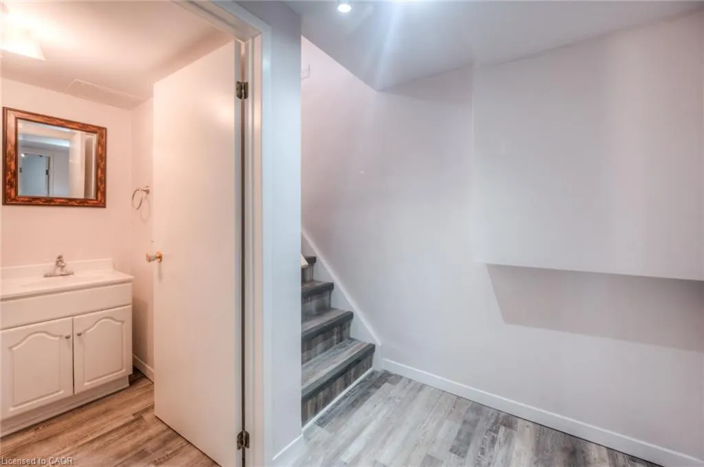 57 Kingswood Drive, #LOWER