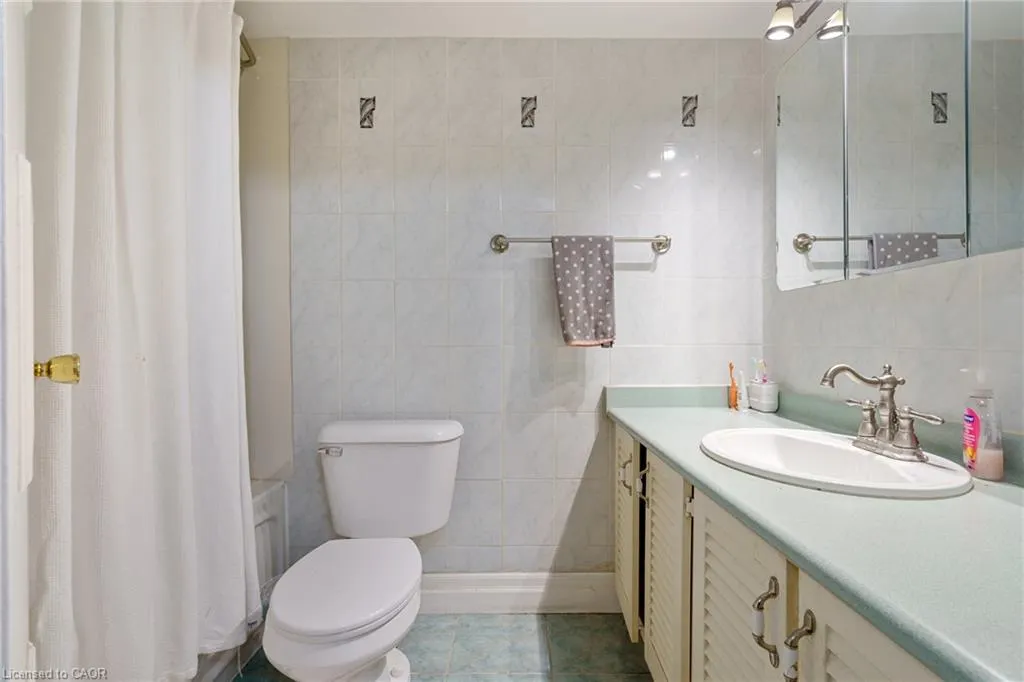 500 Green Road, #218