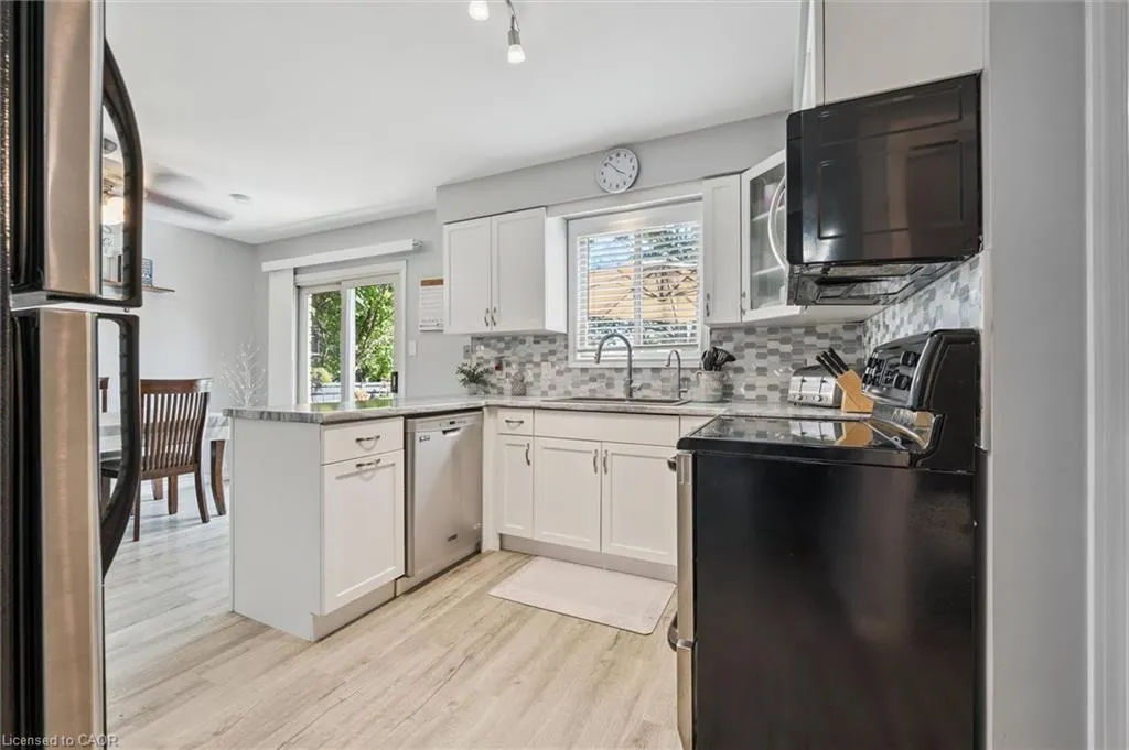 174 Sunpoint Crescent