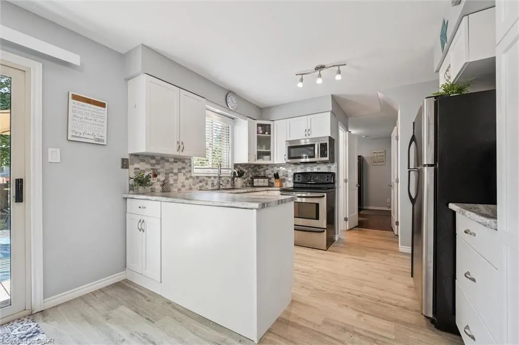 174 Sunpoint Crescent