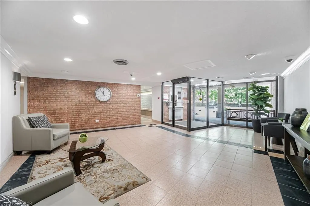 1240 Marlborough Court, #606
