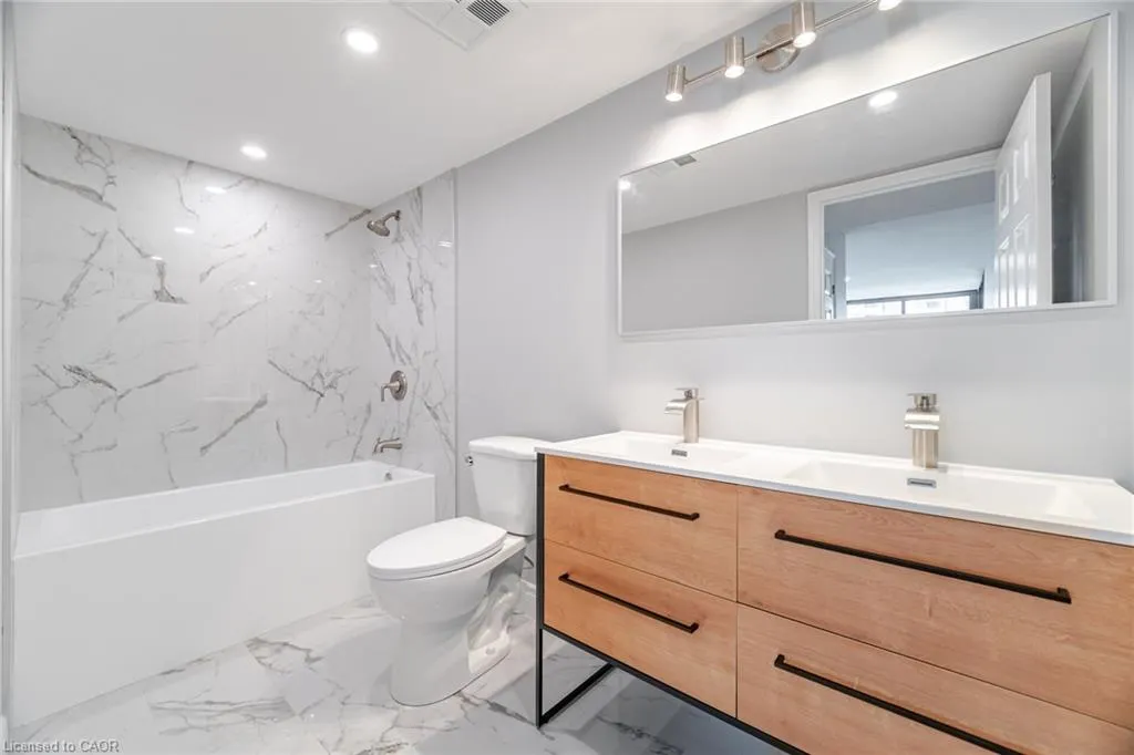 1240 Marlborough Court, #606