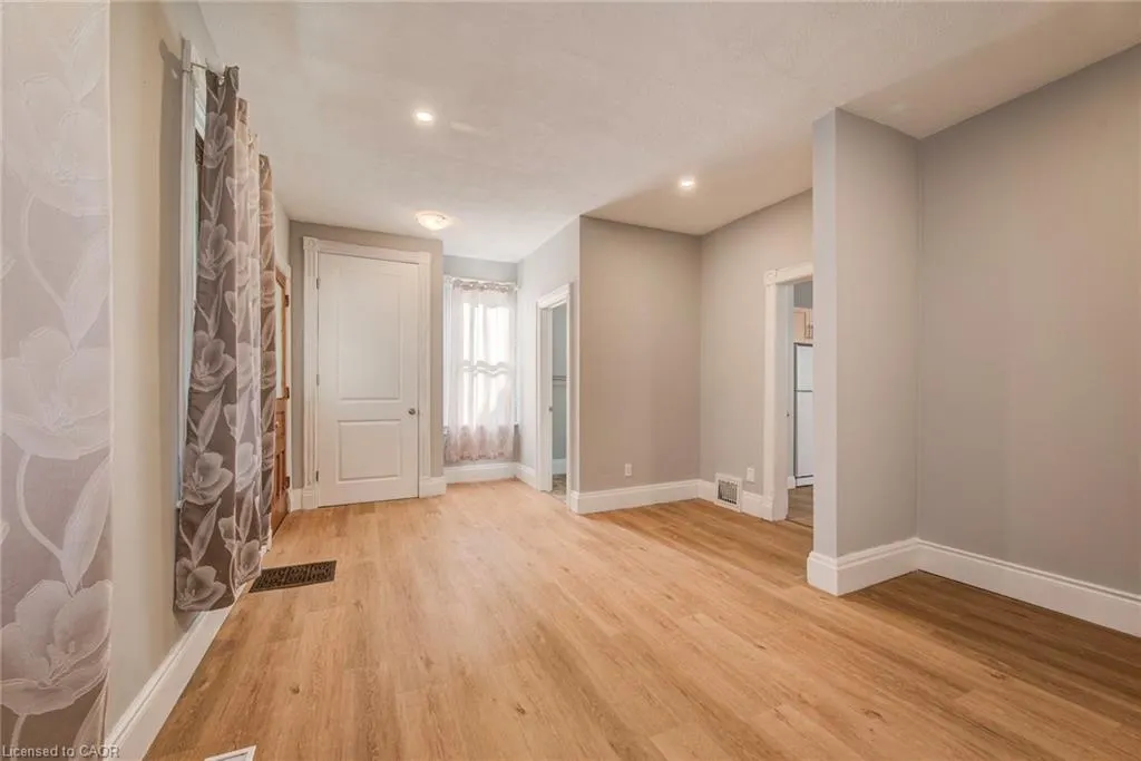 44 Young Street E