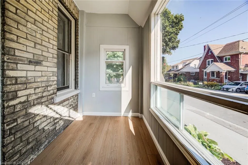 44 Young Street E