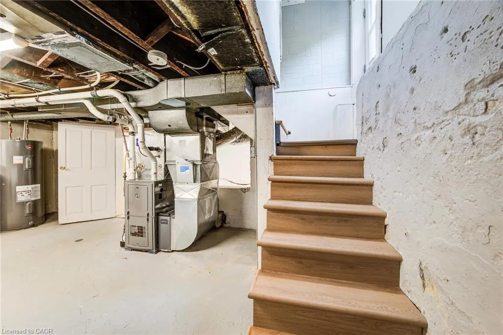 44 Young Street E