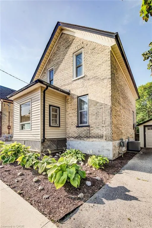 44 Young Street E