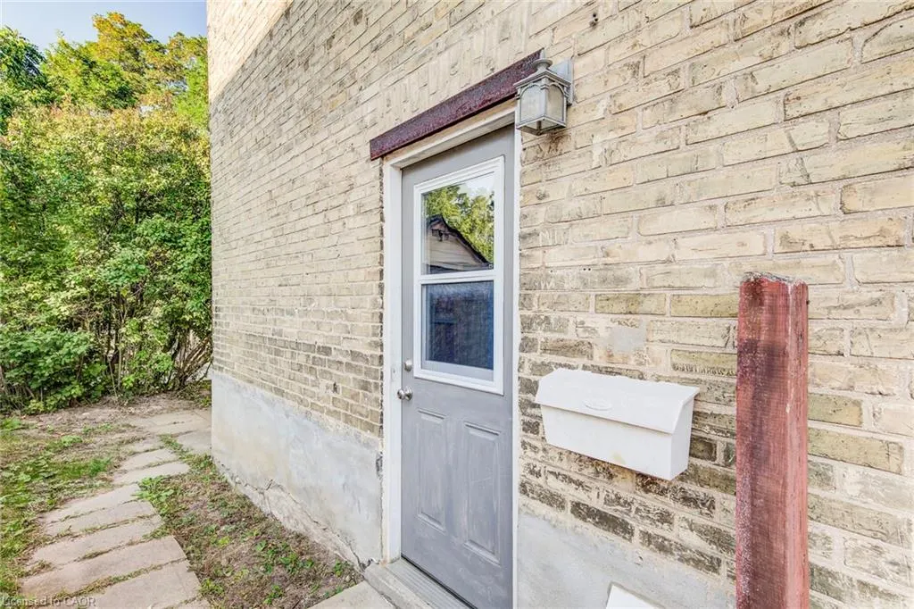 44 Young Street E