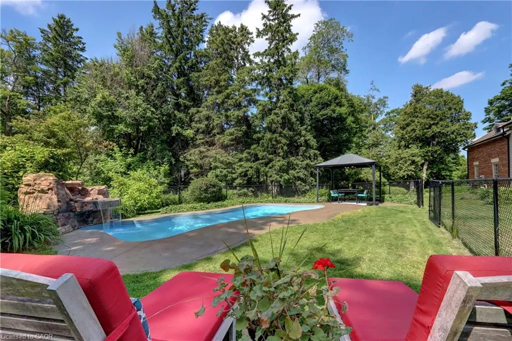 4 Stewarttown Road
