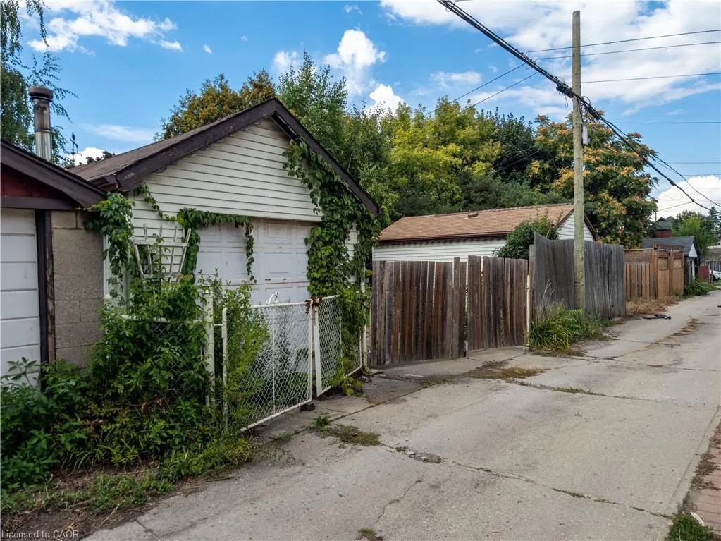 224 East Avenue N