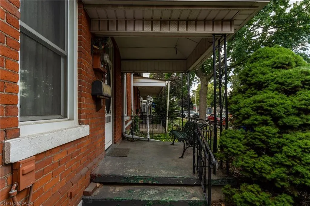 224 East Avenue N