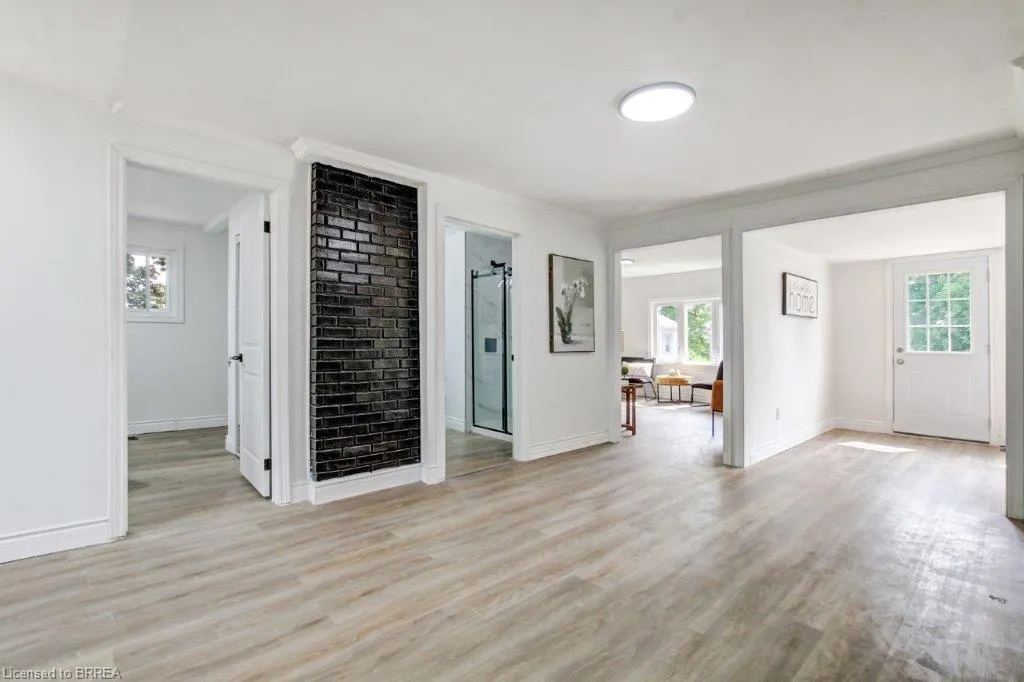 8 Rolph Street N