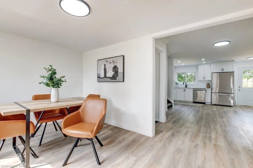 8 Rolph Street N