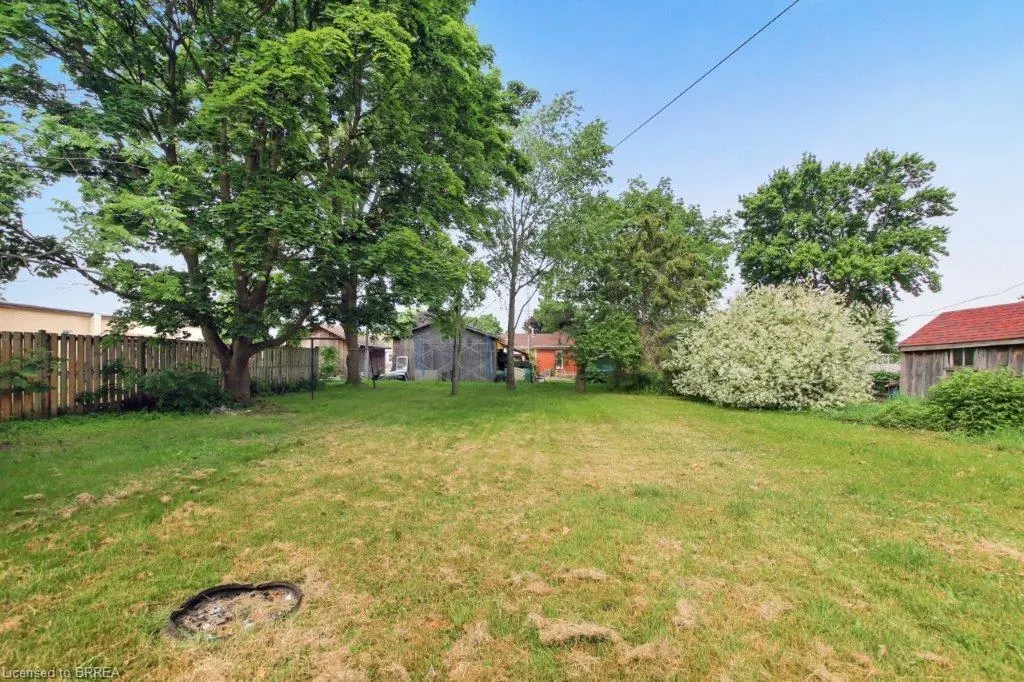8 Rolph Street N