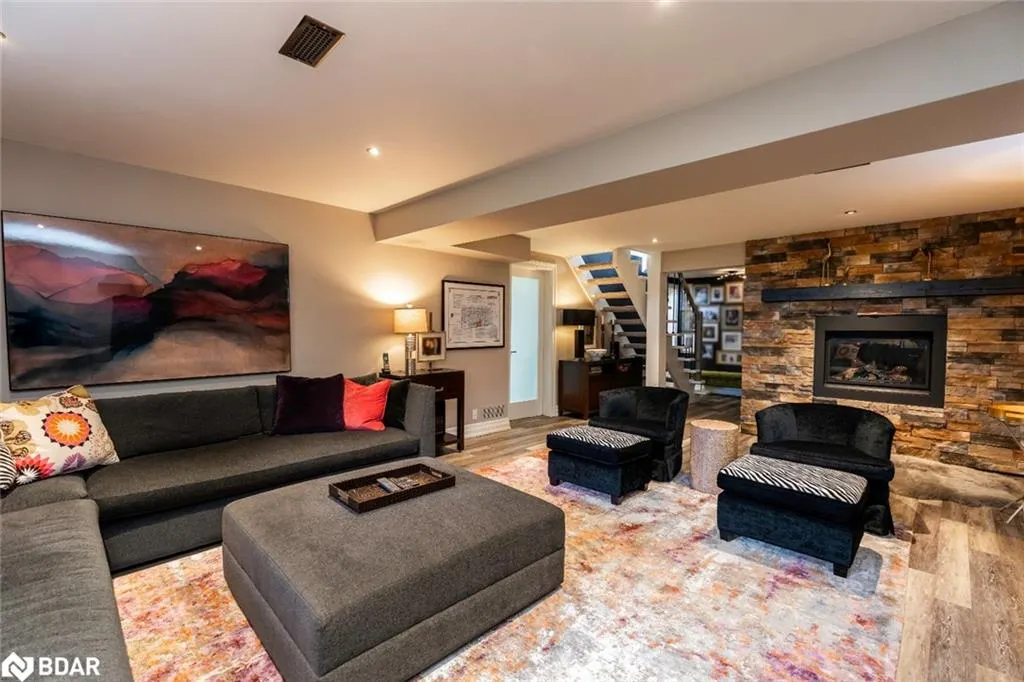 2 Sunnyside Avenue