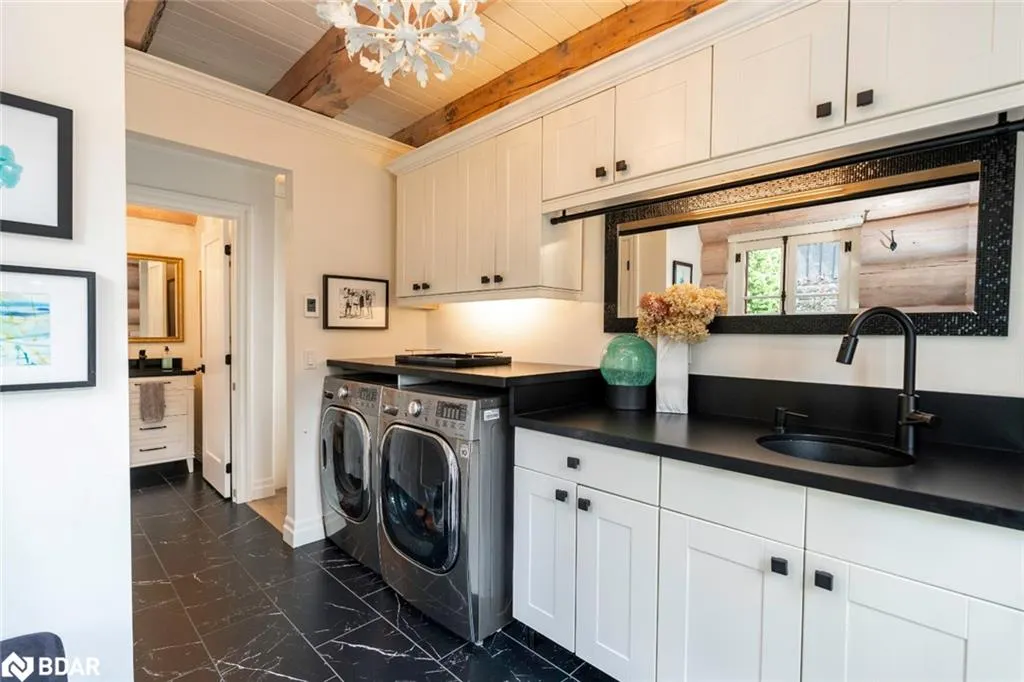 2 Sunnyside Avenue