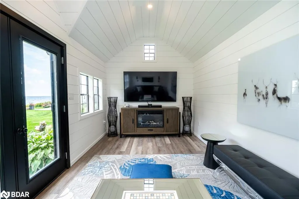 2 Sunnyside Avenue