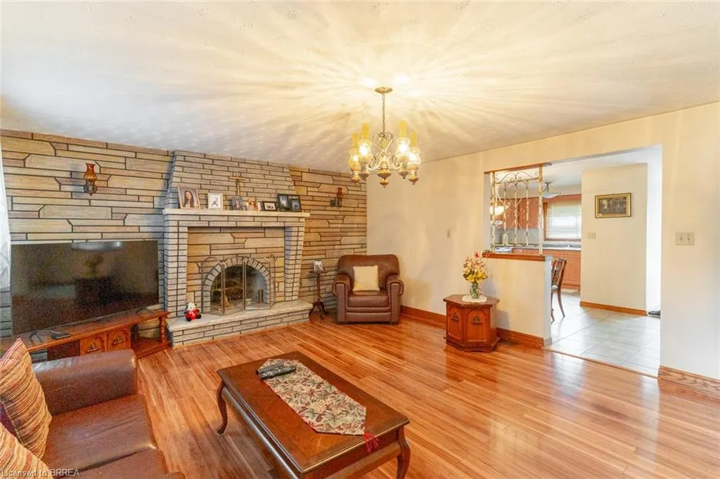 32 Avondale Crescent