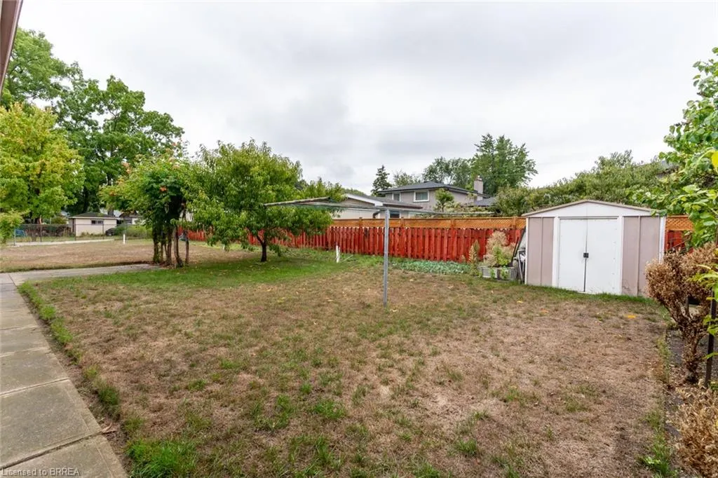 32 Avondale Crescent