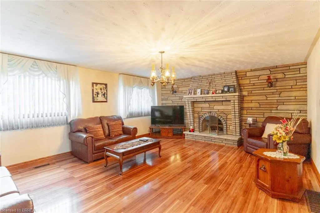 32 Avondale Crescent