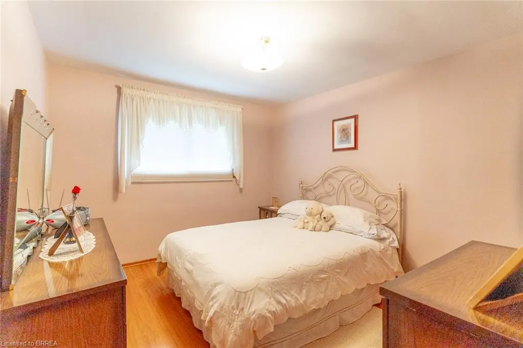 32 Avondale Crescent