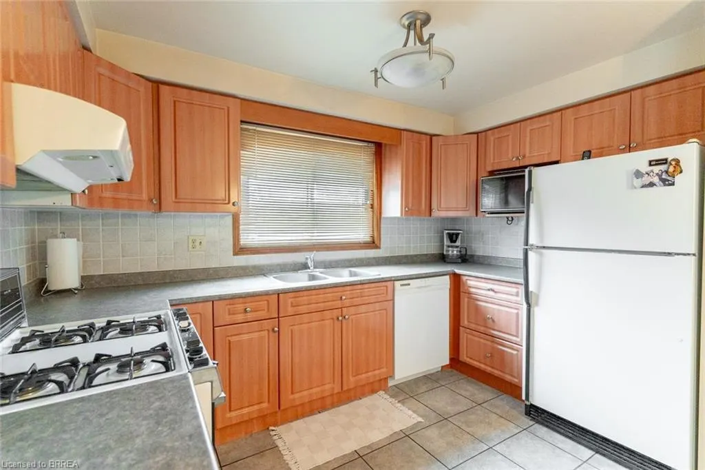 32 Avondale Crescent