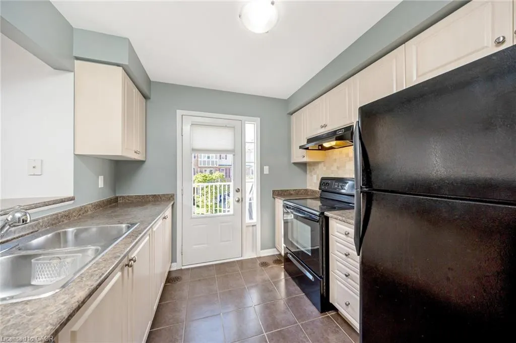 879 Willingdon Crescent
