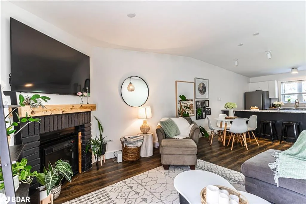 547 Oxbow Crescent