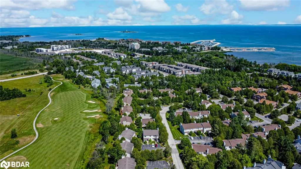 547 Oxbow Crescent