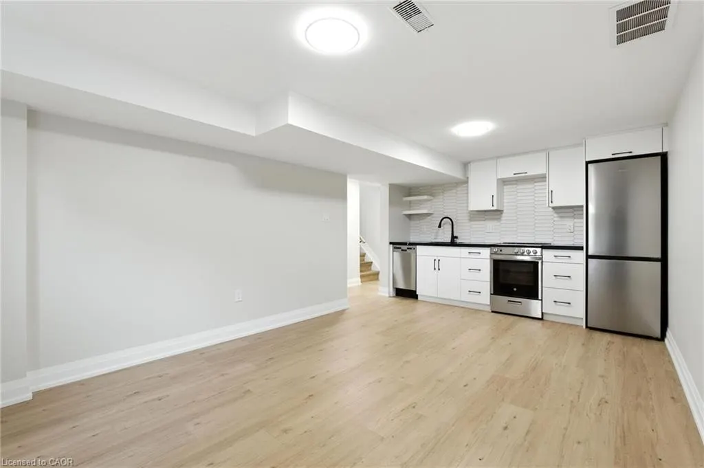 929 Upper Ottawa Street