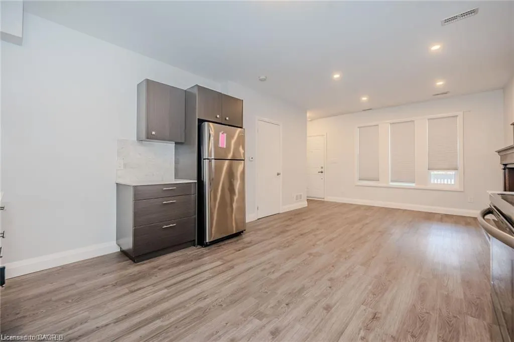 74 Cathcart Street, #2