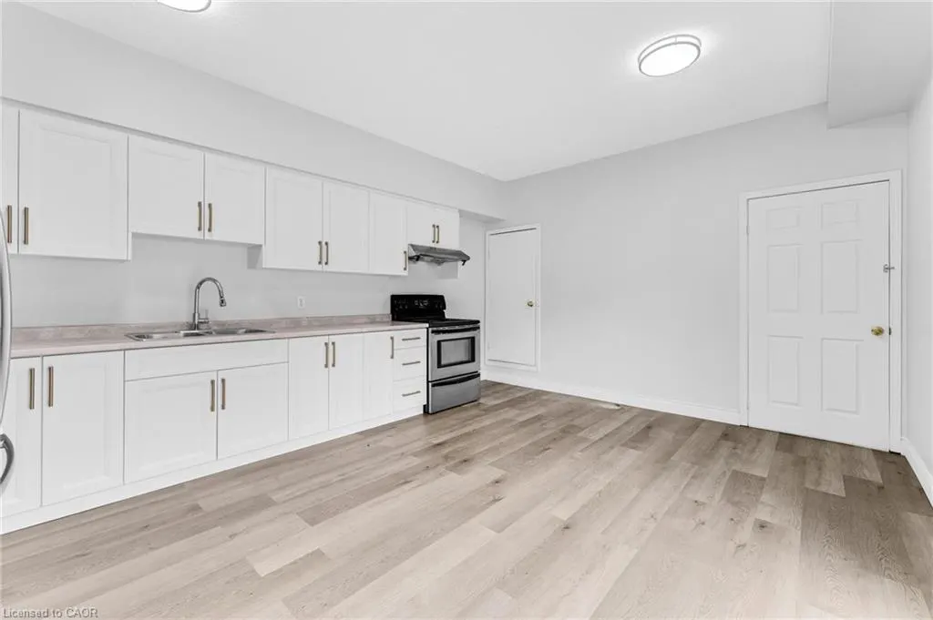 120 Jansen Avenue