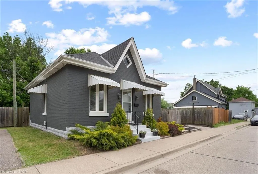 24 Rose Avenue