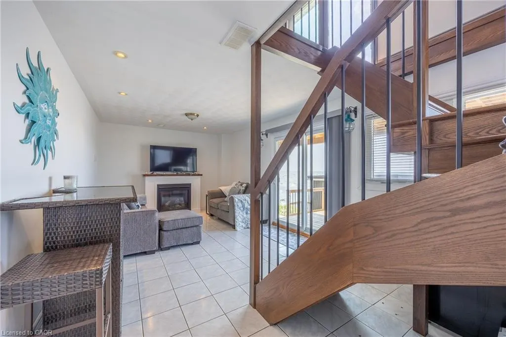 16 Snider Crescent