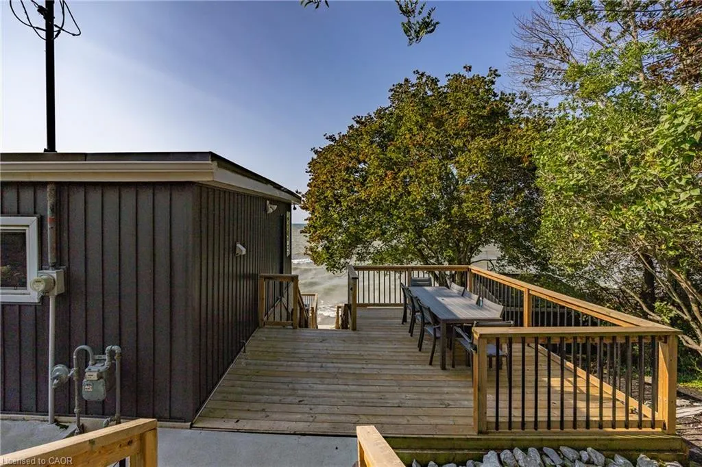 16 Snider Crescent