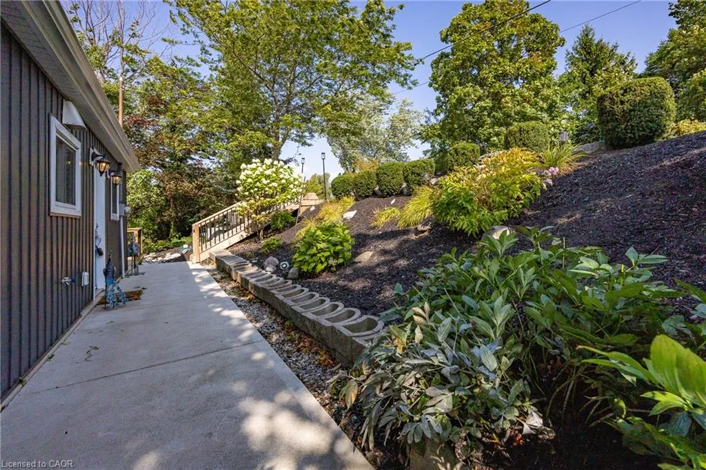 16 Snider Crescent