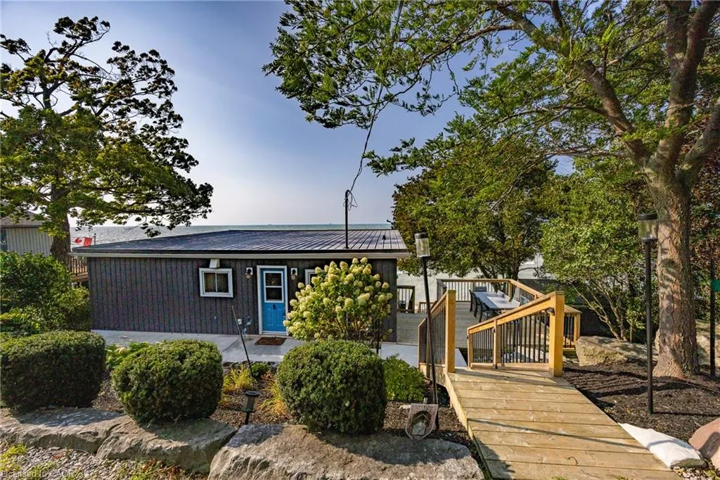16 Snider Crescent