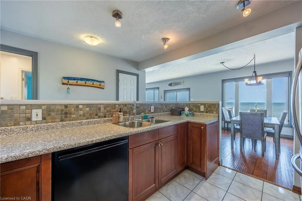 16 Snider Crescent