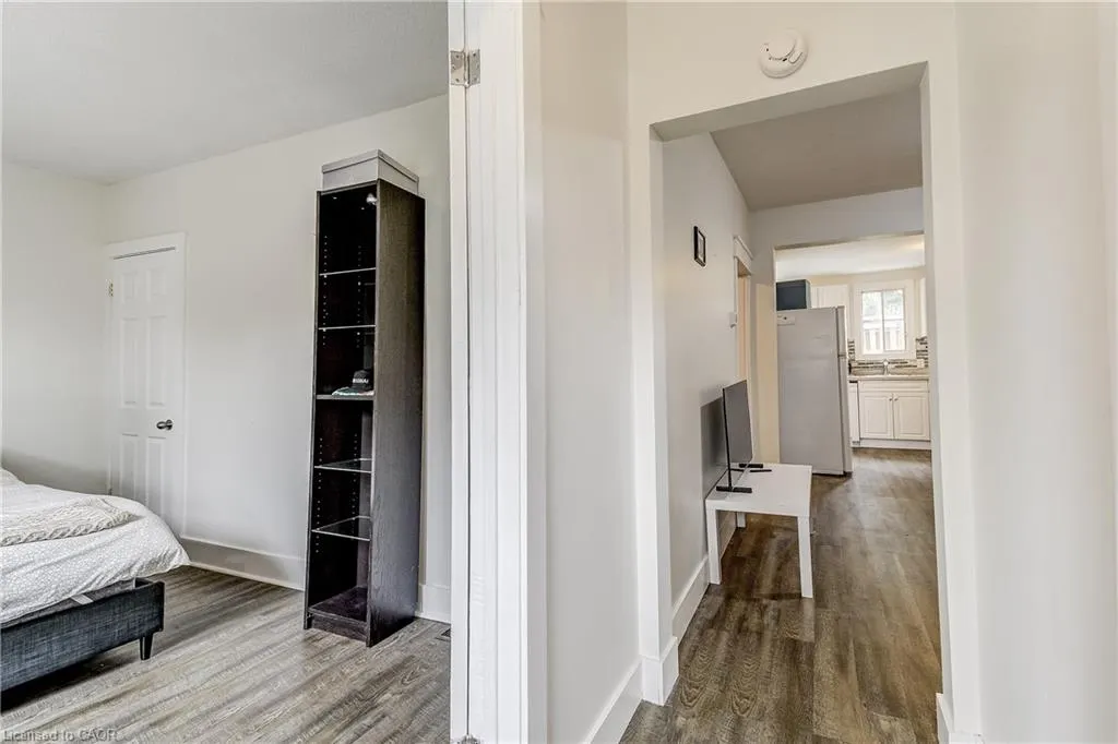 185 Simcoe Street E