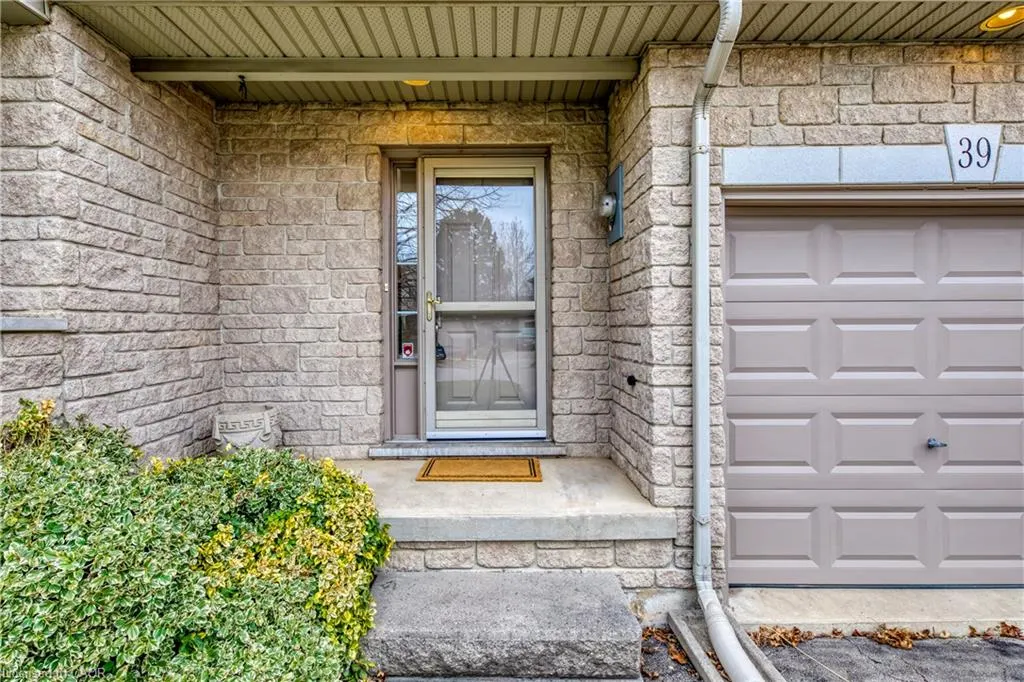 39 Foxborough Drive