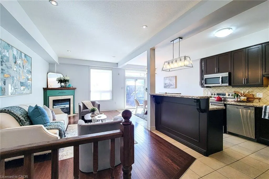 33 Marina Point Crescent