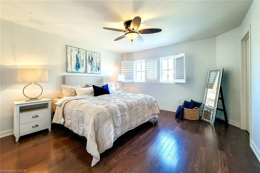 33 Marina Point Crescent