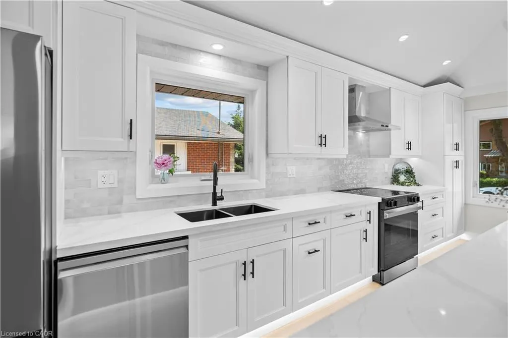 15 Hardale Crescent