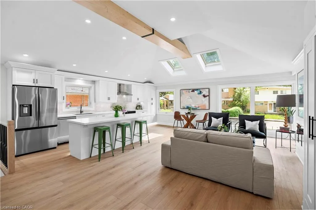 15 Hardale Crescent