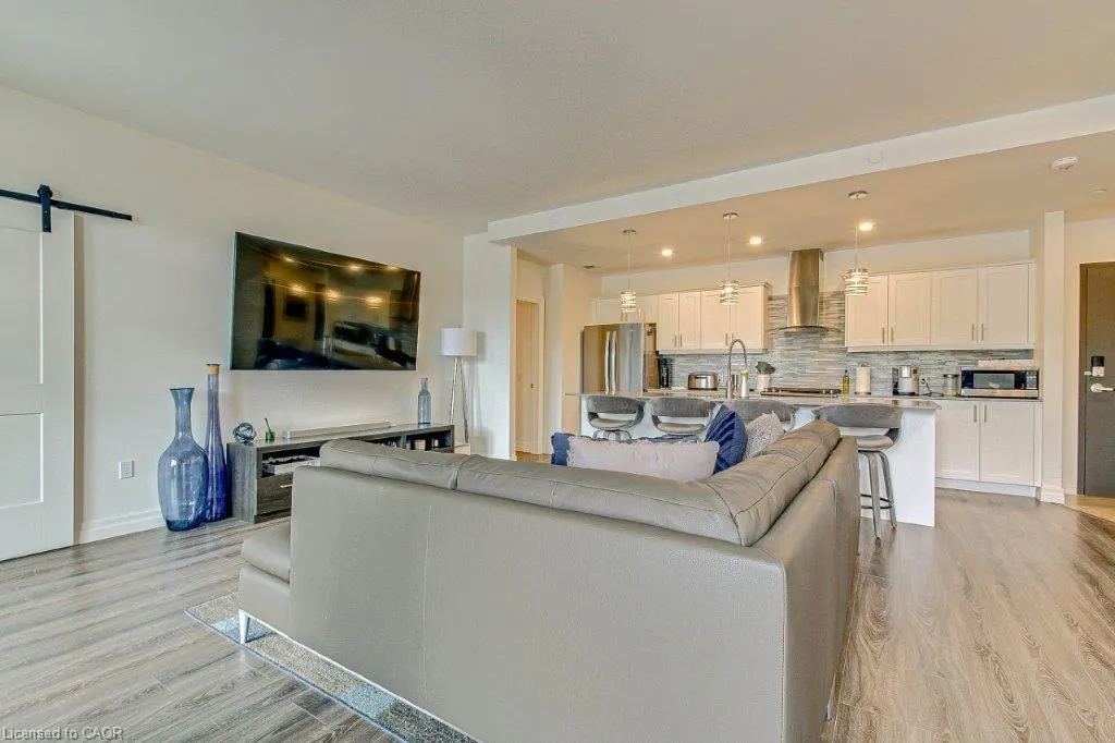 38 Harbour Street, #214